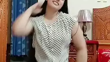 Chamet girl dancing and showing boobs on video call