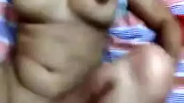 Busty Desi girl sucks cock and strokes it with XXX bulges in MMS video